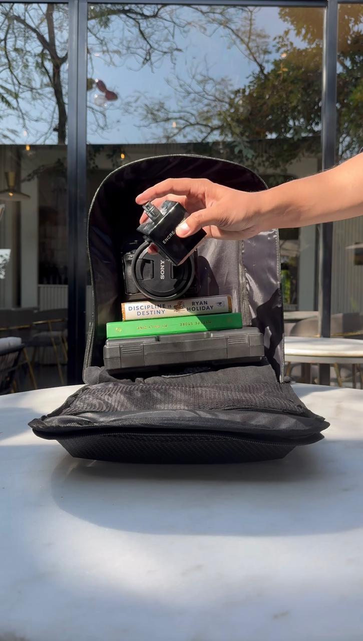 Carbon Fiber Traveller's 16" Laptop Backpack